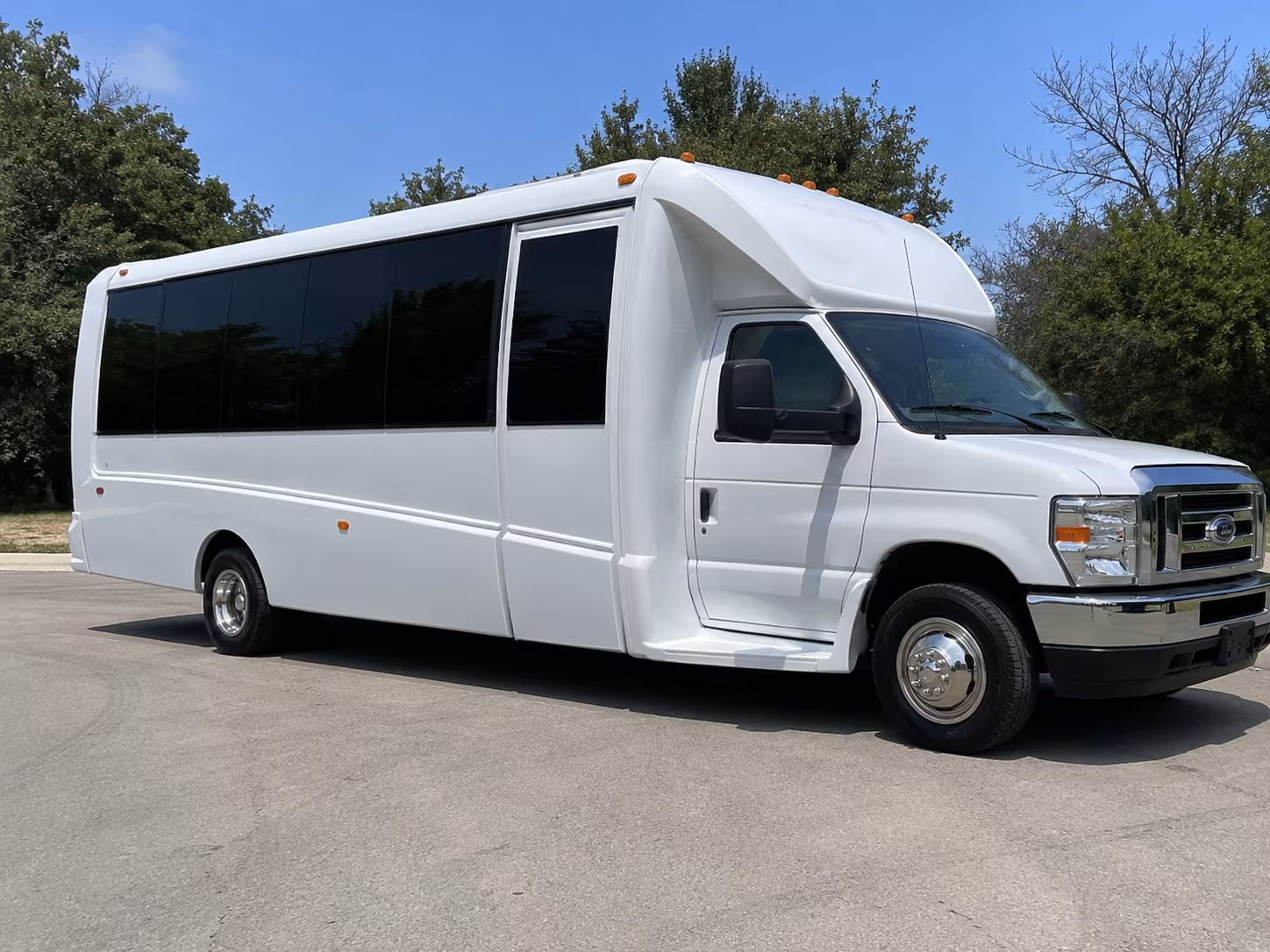 Baltimore Birthday, Sweet 16, & Quinceañera Transportation party bus exterior